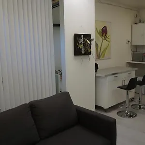 https://fresh-and-cozy-little-house-45km.find-stockholm-hotels.com