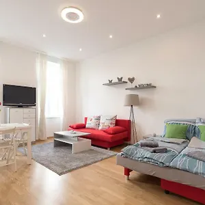 Apartament Bright Red Heart In Leopoldstadt, Wiedeń
